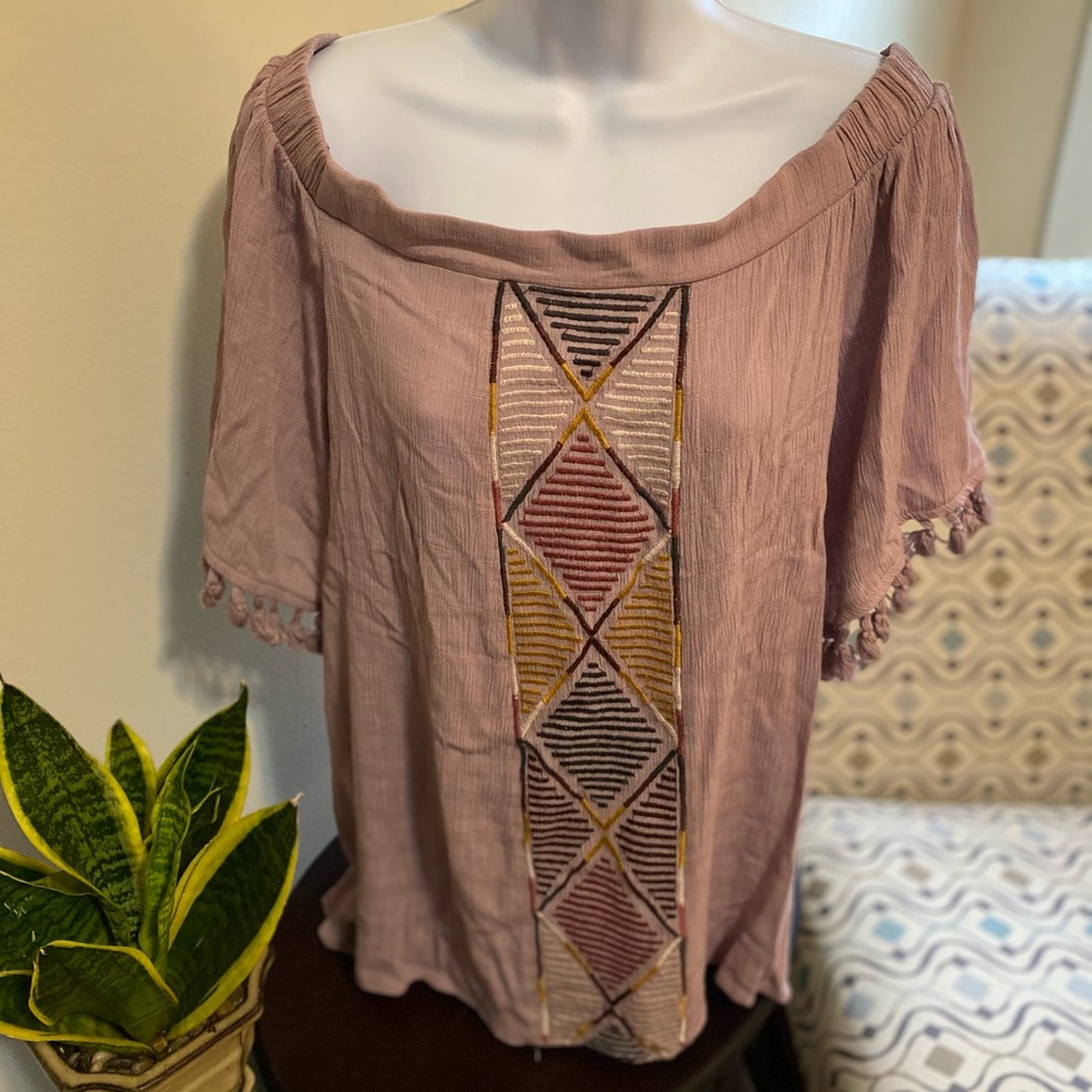 Last chance❗️Embroidered off-shoulder top